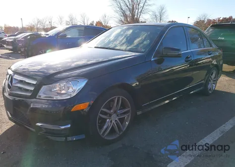 2013 Mercedes-Benz C 250 Luxury/Sport из США, поврежденный, VIN WDDGF4HB2DR291683